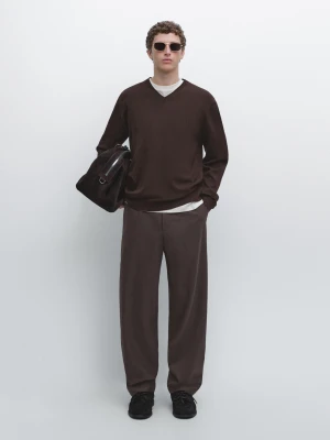 Dzianinowy Sweter Z Mieszanki Bawełny Z Dekoltem W Serek - Brązowy - - Massimo Dutti - Mężczyzna