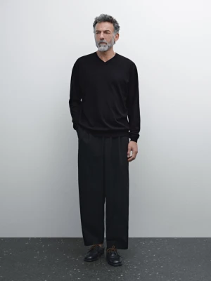 Dzianinowy Sweter Z Mieszanki Bawełny Z Dekoltem W Serek - Granatowy - - Massimo Dutti - Mężczyzna