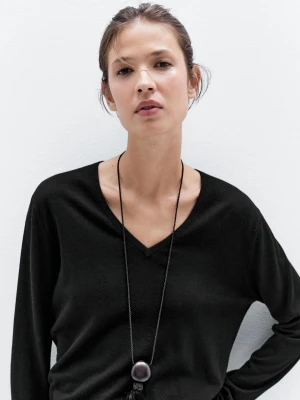 Dzianinowy Sweter Z Mieszanki Wełny Z Dekoltem W Serek - Czarny - - Massimo Dutti - Kobieta