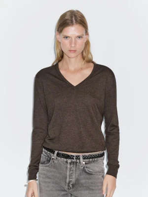 Dzianinowy Sweter Z Mieszanki Wełny Z Dekoltem W Serek - Czekoladowy - - Massimo Dutti - Kobieta