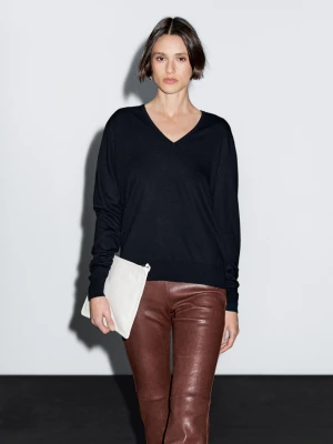 Dzianinowy Sweter Z Mieszanki Wełny Z Dekoltem W Serek - Granatowy - - Massimo Dutti - Kobieta