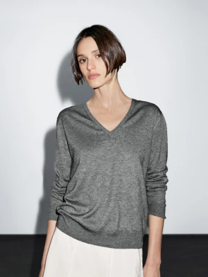 Dzianinowy Sweter Z Mieszanki Wełny Z Dekoltem W Serek - Szary Średni - - Massimo Dutti - Kobieta