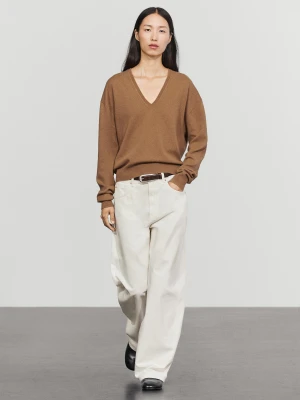 Dzianinowy Sweter Z Mieszanki Wełny Z Dekoltem W Serek - Wielbłądzi - Massimo Dutti - Female