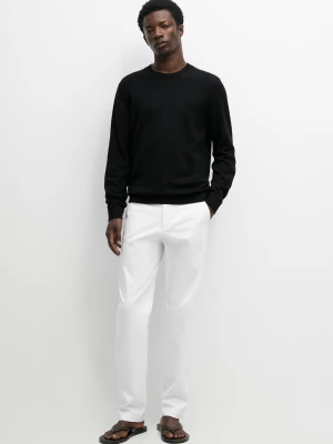 Zdjęcie produktu Dzianinowy Sweter Z Okrągłym Dekoltem Z Bawełny I Wełny - Czarny - - Massimo Dutti - Mężczyzna