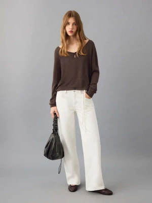 Dzianinowy sweter z rozcięciami brązowy - Teen - - MANGO TEEN