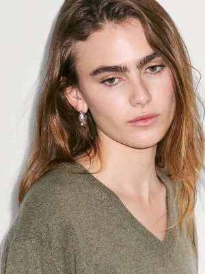Dzianinowy Sweter Ze 100% Kaszmiru Z Dekoltem W Serek - Zielony Butelkowy - - Massimo Dutti - Kobieta