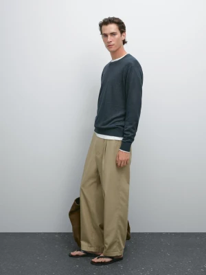 Sweter Z Lnianej Dzianiny Z Okrągłym Dekoltem - Proch - - Massimo Dutti - Mężczyzna