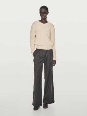 Sweter Z Wełnianej Dzianiny Z Dekoltem W Serek - Surowy - - Massimo Dutti - Kobieta