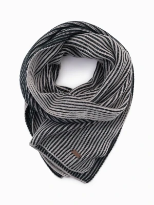 Dzianinowy szalik męski w dwukolorowe prążki – szaro-czarny V1 Ombre Clothing
