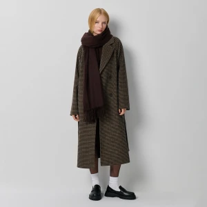 Dzianinowy szalik z frędzlami i wiskozą w składzie brązowy House