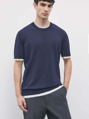Dzianinowy T-shirt z kontrastowymi wykończeniami Patrizia Pepe granatowy