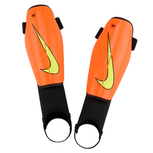 Dziecięce nagolenniki piłkarskie Nike Charge - Pomarańczowy