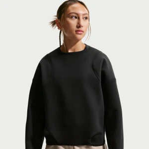 Dziewczęcy sweter z okrągłym dekoltem Therma-FIT Nike Mavn - Czerń