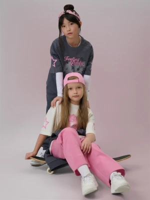 Dziewczęcy t-shirt z nadrukiem 4F 4FJRSS26TTSHF3451 - szary 4F JUNIOR