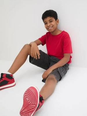 Dżinsowe bermudy bojówki o kroju loose fit, z regulowanym paskiem bonprix