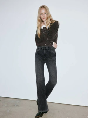 Dżinsy flare z normalnym stanem black denim - Kobieta - MANGO