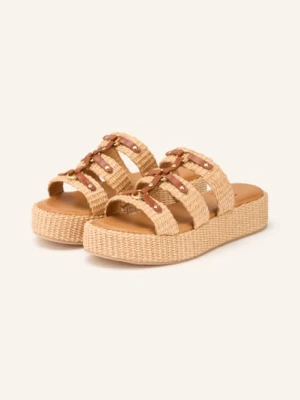 È Mia Klapki Na Płaskiej Podeszwie Z Ćwiekami beige