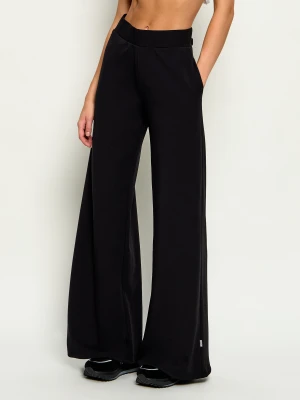 EA7 Spodnie dresowe | Relaxed fit czarny