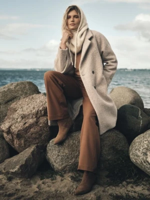 Efektowny dwurzędowy  płaszcz jasny beż Greenpoint