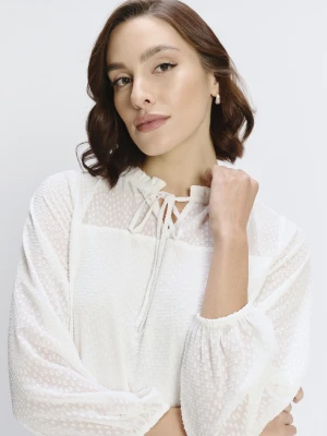 Elegancka biała bluzka na stójce Top Secret