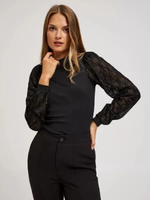 Elegancka czarna bluzka damska z ozdobnymi rękawami Moodo
