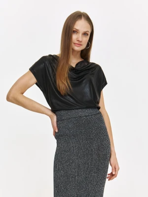 Elegancka czarna bluzka z kaskadowym dekoltem