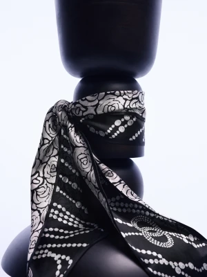 Elegancka jedwabna gawroszka z dwustronnym printem TARANKO