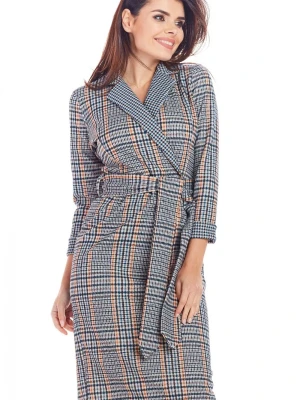 Elegancka kopertowa sukienka w kratę z kołnierzem beżowa awama