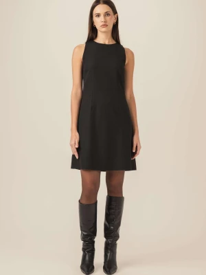 Elegancka mała czarna sukienka trapezowa Gloria LAÏF