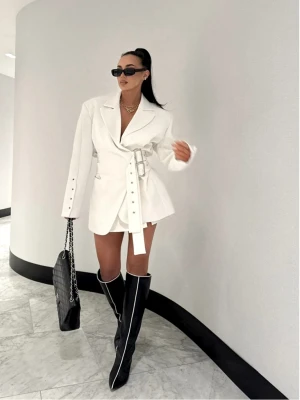 Elegancka marynarka oversize z paskami LUANA - biała  magmac 