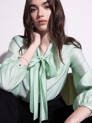 Elegancka miętowa koszula z wiązaniem TARANKO