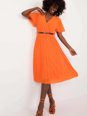 Elegancka plisowana sukienka midi z paskiem- pomarańczowa Italy Moda