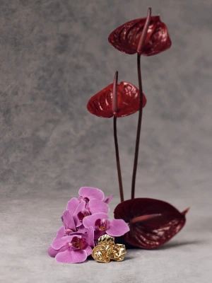 Elegancka pozłacana broszka w kształcie kwiatu TARANKO