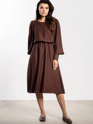 Elegancka sukienka rozkloszowana z długim rękawem brązowa Infinite You