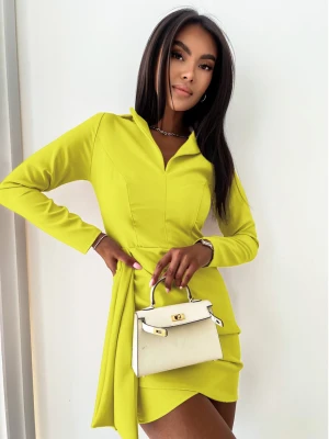 Elegancka sukienka z marszczeniem z boku SAVRIA - limonkowa  magmac 