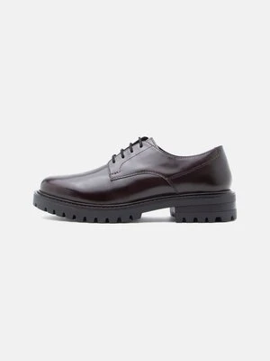 Eleganckie buty Pier One