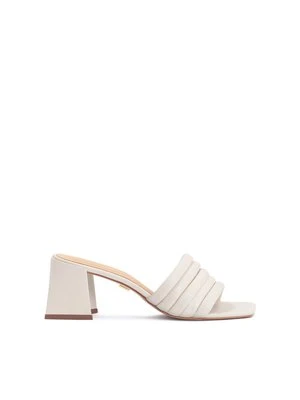 Eleganckie klapki na szerokim obcasie off white Kazar