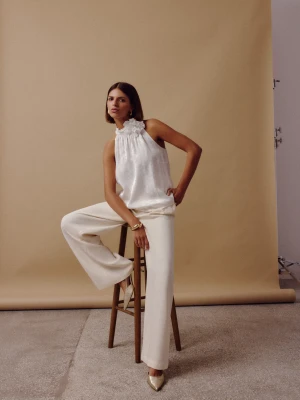 Eleganckie kremowe spodnie z zakładkami TARANKO