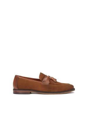 Eleganckie loafersy męskie z łączonych skór ozdobione chwostem Kazar