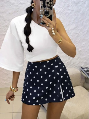 Eleganckie spódnico-spodenki w grochy SOLLY - granatowe  magmac 