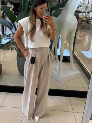Eleganckie spodnie z zakładkami MIHO - cappuccino  magmac 