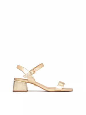 Eleganckie złote sandały w minimalistycznym stylu Kazar