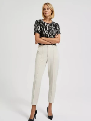 Elegnackie spodnie z nogawkami w kant i kieszeniami beżowe Moodo