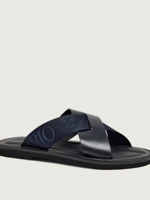 Emporio Armani Skórzane klapki granatowy