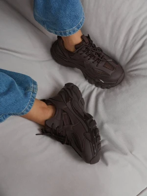 ES8: Ciemnobrązowe sneakersy damskie na grubej podeszwie brązowy