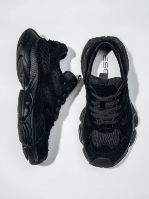 ES8: Czarne sneakersy damskie z miękkiego weluru na sprężystej platformie
