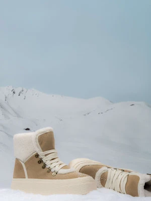 ES8: Zimowe botki damskie z beżowego naturalnego weluru z futrem