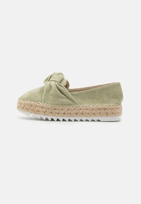 Espadryle Bullboxer