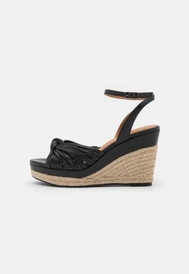 Espadryle Divine Factory