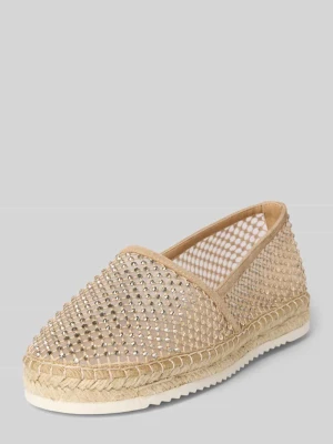 Espadryle z obszyciem kamieniami stras Alma en Pena Piaskowy